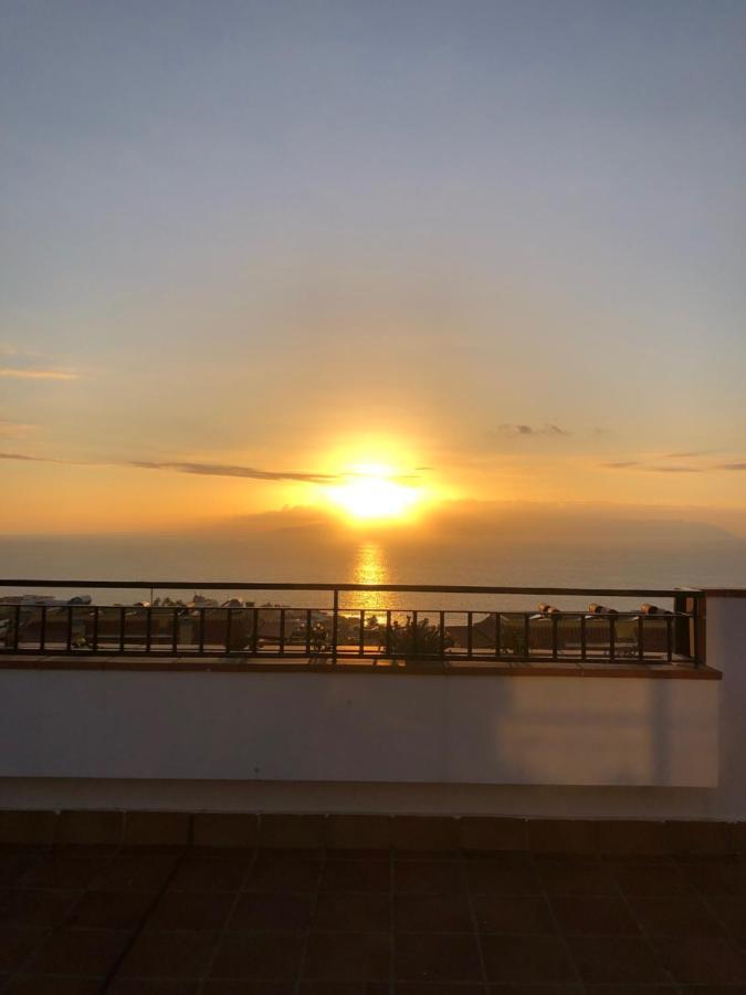 Amazing Duplex With Large Terrace And Sea Views Apartment Puerto de Santiago  Bagian luar foto